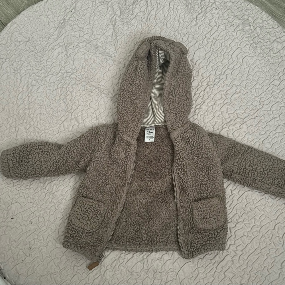 07-Carter’s hoodie size 12months, brown color, in good condition